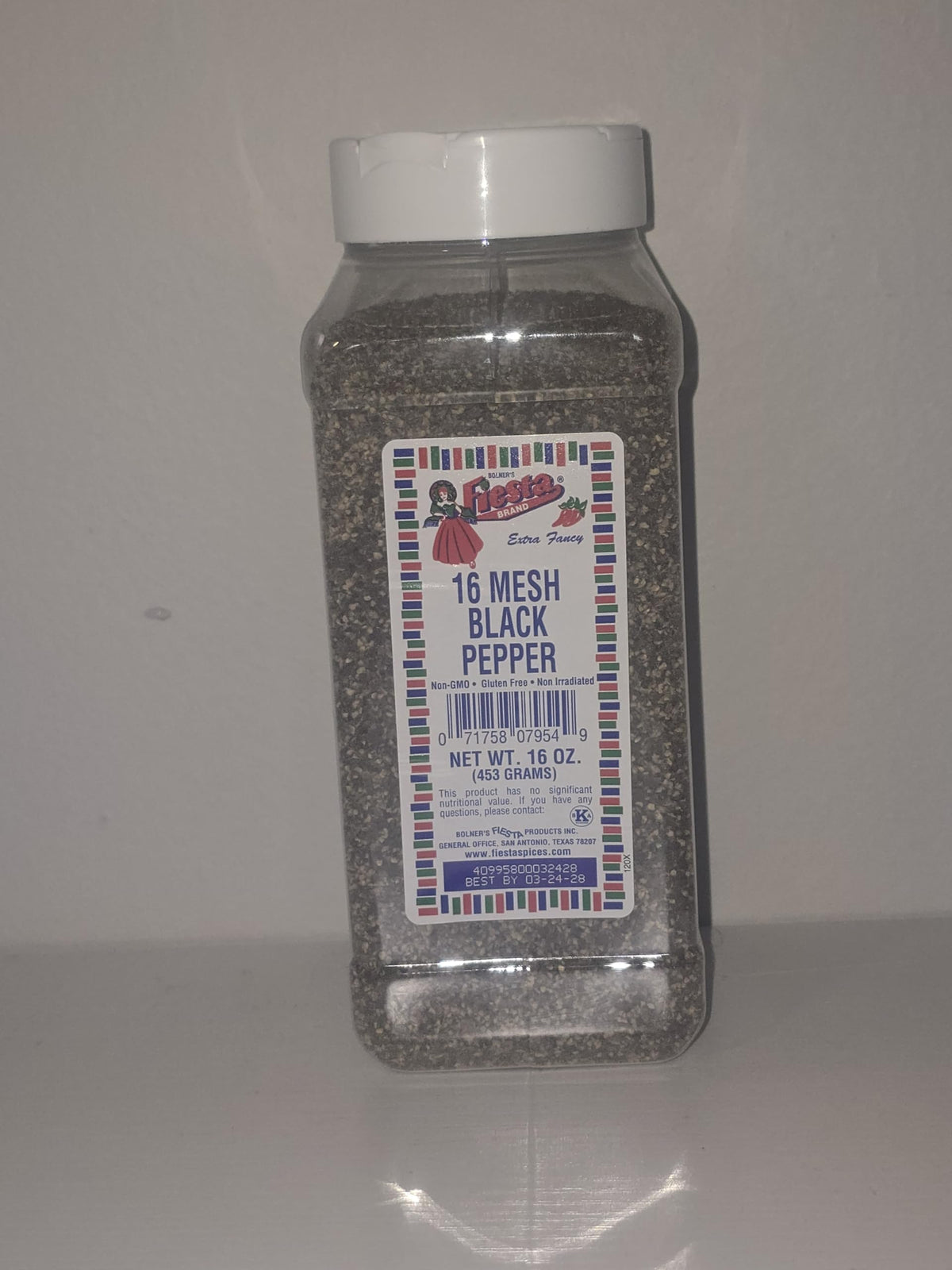 Bolner's Fiesta 16-mesh black pepper 16 oz container enhances everyday cooking aroma.