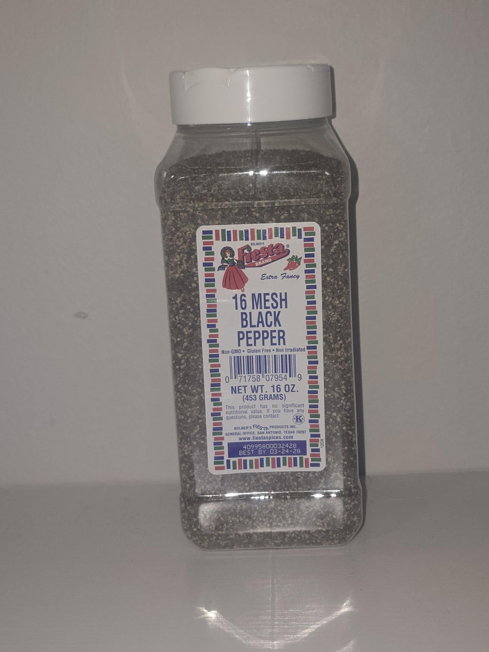 Bolner's Fiesta 16-mesh black pepper 16 oz container enhances everyday cooking aroma.