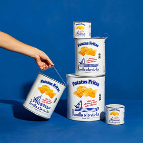 Bonilla a la Vista serving with people suggests ideal moments for sharing snacks