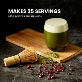 Creamy matcha latte texture achieved with Bossen powder in a glass.
