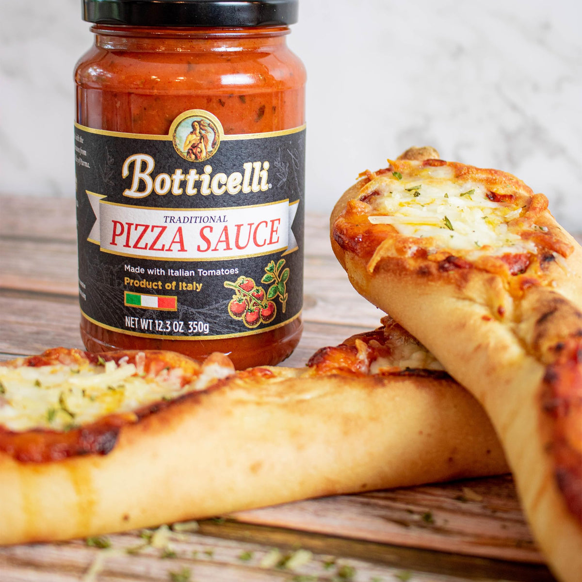Botticelli pizza sauce glass jar ready to use for quick pizzas.