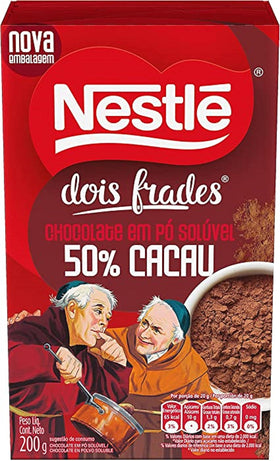 Brex America Dois Frades Chocolate Powder scoop shows easy-measure usage for beverages.