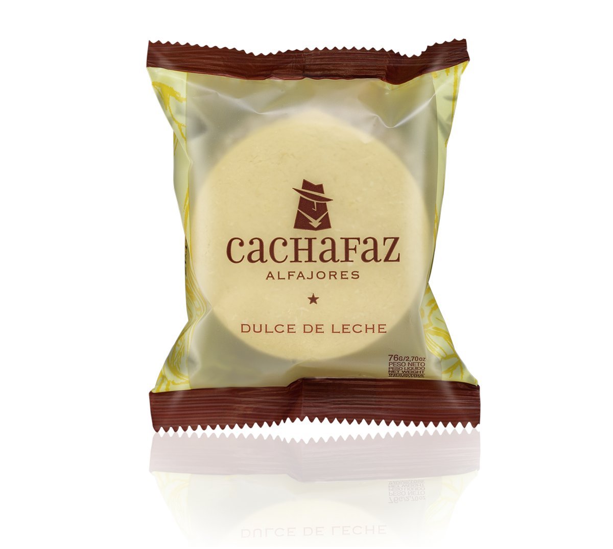 Cachafaz Alfajor Maizena coconut coating detail on cookie.