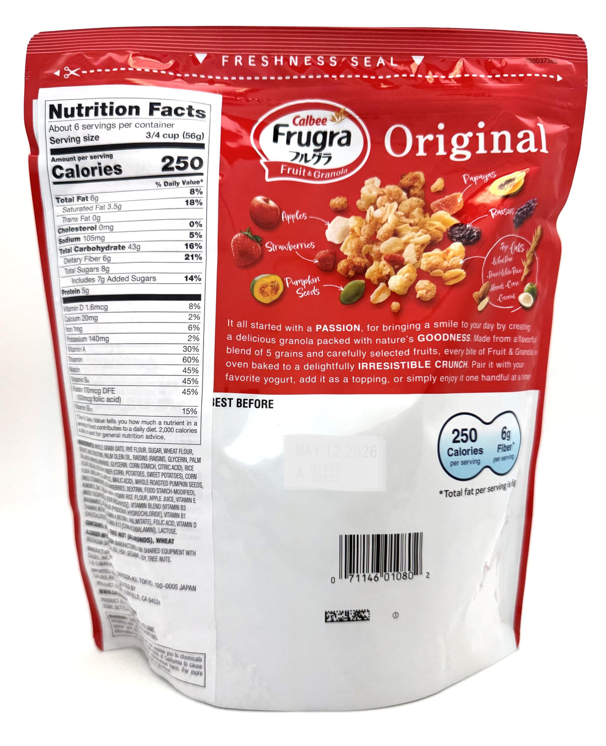 Calbee Frugra Original oats and seeds provide a crispy, nutty texture.