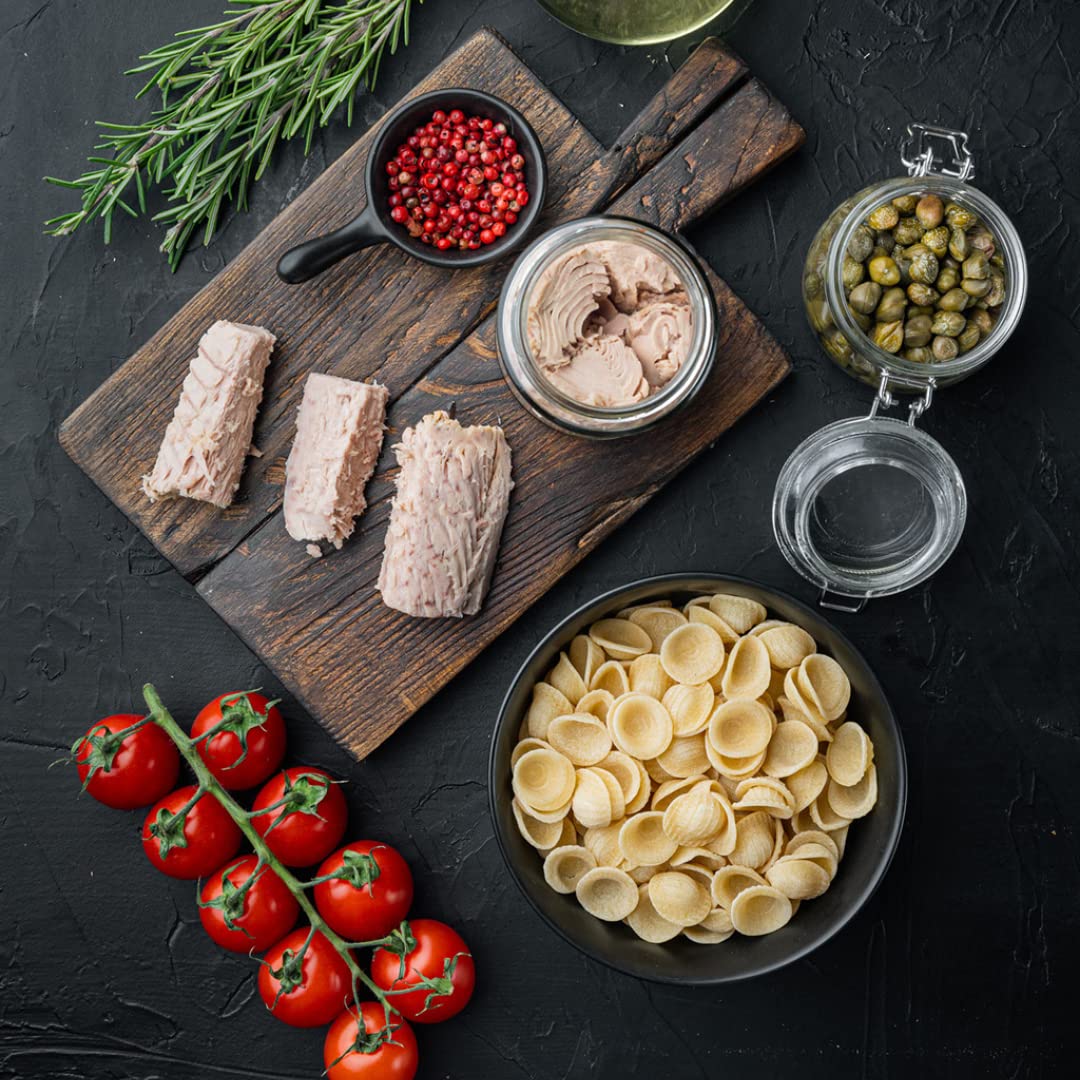 Callipo tuna close-up shows olive oil bath and tender chunks for versatile topping.
