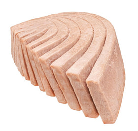 Callipo tuna in olive oil on crackers for a simple snack