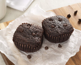 Caramel corn and dark chocolate cookies for a crunchy treat
