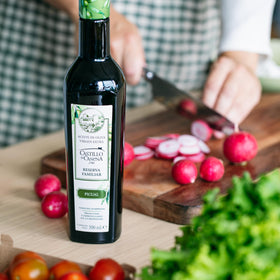 Close-up of Castillo de Canena Picual olive oil label showcasing heritage and craftsmanship.