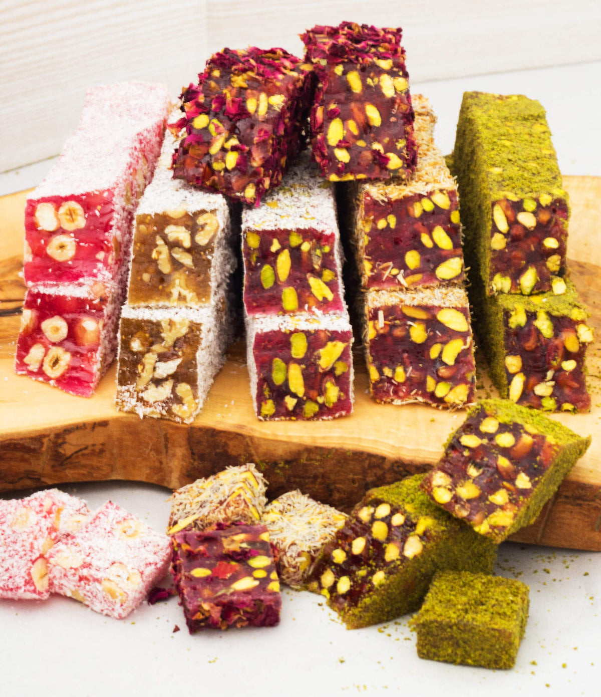 Cerez Pazari Turkish Delight gift tin, elegant presentation for special occasions