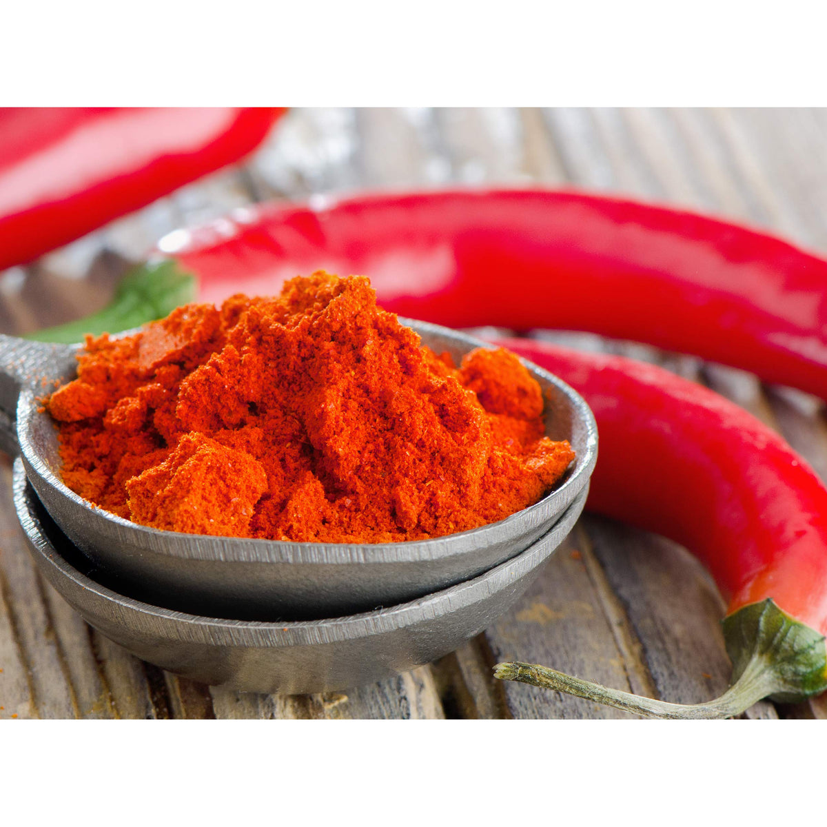 Cerez Pazari cayenne pepper powder close-up texture sparks flavorful expectations.
