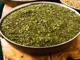 Cerez Pazari spearmint leaves closeup reveals vibrant texture and scent