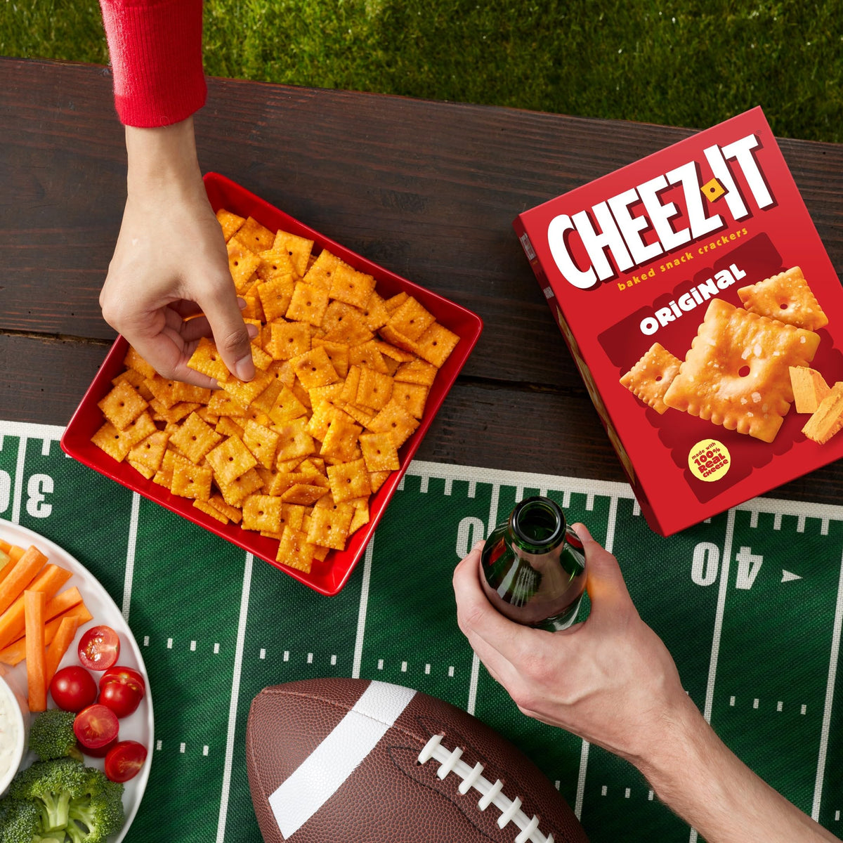 Cheez-It Lunchbox snack scene highlights portable, kid-friendly cheesy crunch.