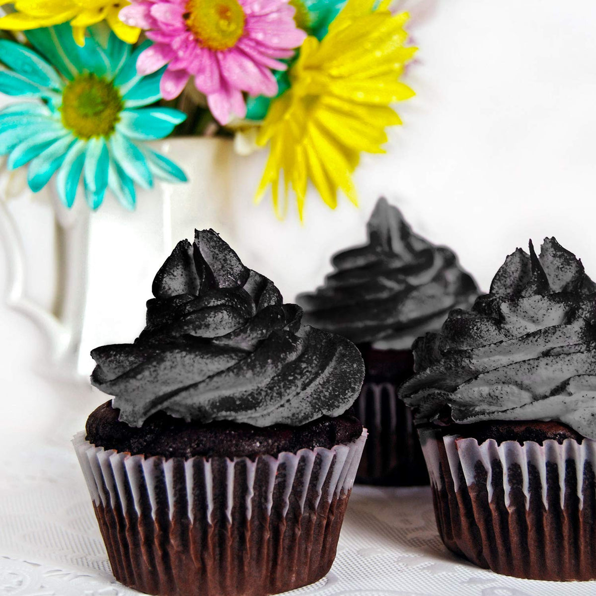 Chefmaster Midnight Black airbrush spray enables bold hues for elegant piping and shading.