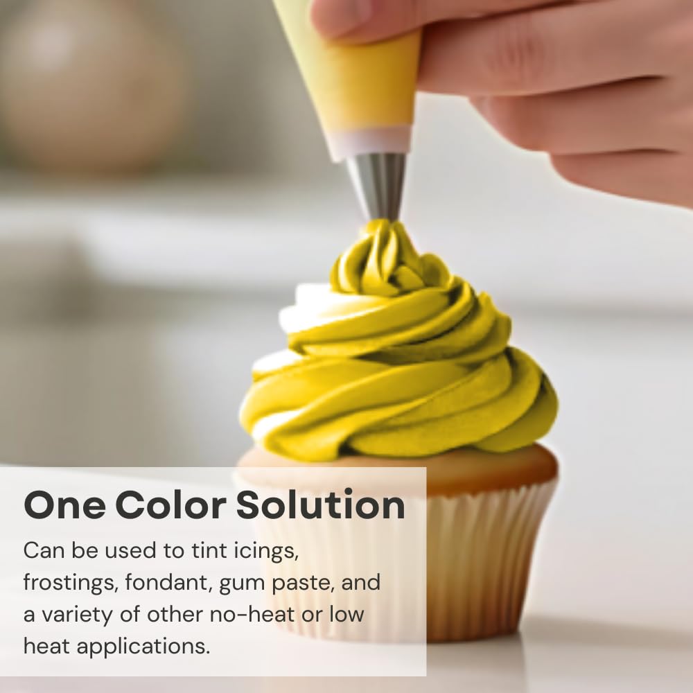 Chefmaster Liqua-Gel pours smoothly for steady color application.