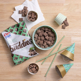 Powdery finish on Chex Muddy Buddies with sugar dust.