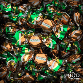 Chipurnoi Glitterati Cocoamenta packaging highlights Italian craftsmanship for thoughtful gifts.