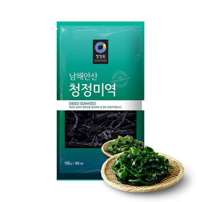 Chung Jung One dried seaweed miyeok flakes packaging preserves freshness for pantry storage.