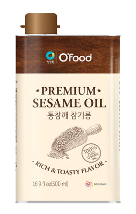 Chung Jung One premium sesame oil bottle pour highlighting rich nutty aroma for stir-fry and dressings