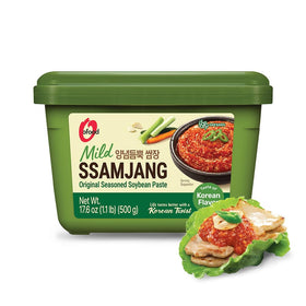 Chung Jung One Ssamjang mild bottle close-up showing glossy paste ideal for dipping and grilling.