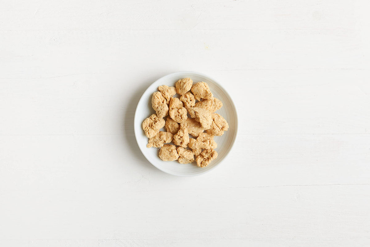 Clearspring Organic Soya Chunks 200g plated dish, shows protein-rich vegan filling.