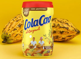 Cola Cao original chocolate drink mix steaming mug offering warm indulgence.