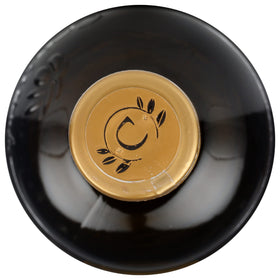 Colavita olive oil being poured, highlighting a delicate fruity-spicy balance.