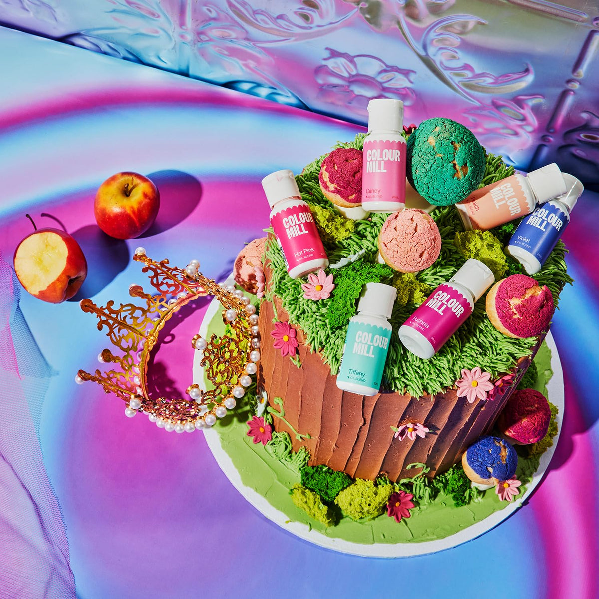 Colour Mill violet colorant for meringue detailing and glossy finishes