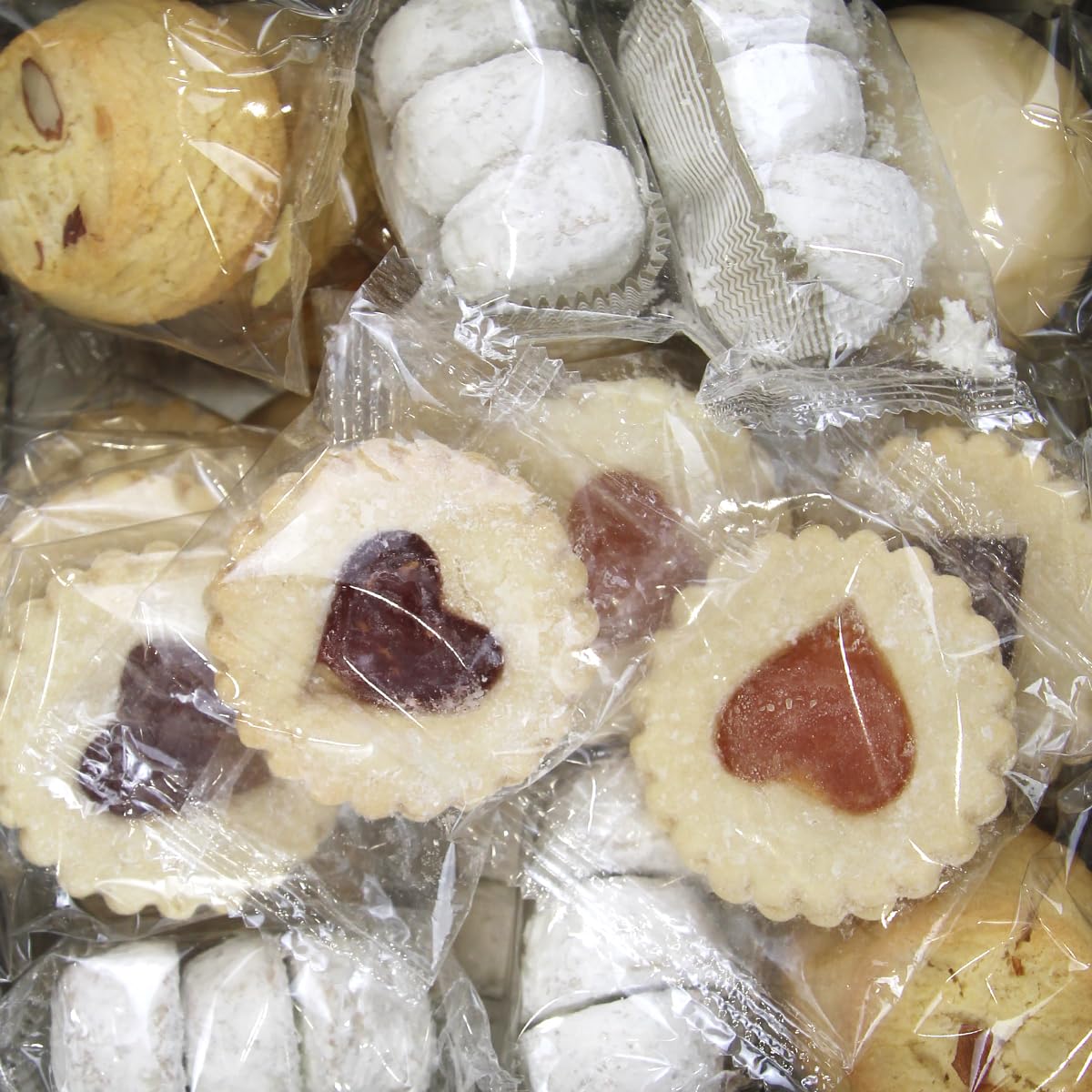Cookies Con Amore square tin packaging highlighting keepsake presentation for gifting