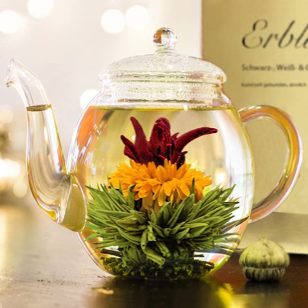 Creano glass teapot 17oz shown with blooming tea display.