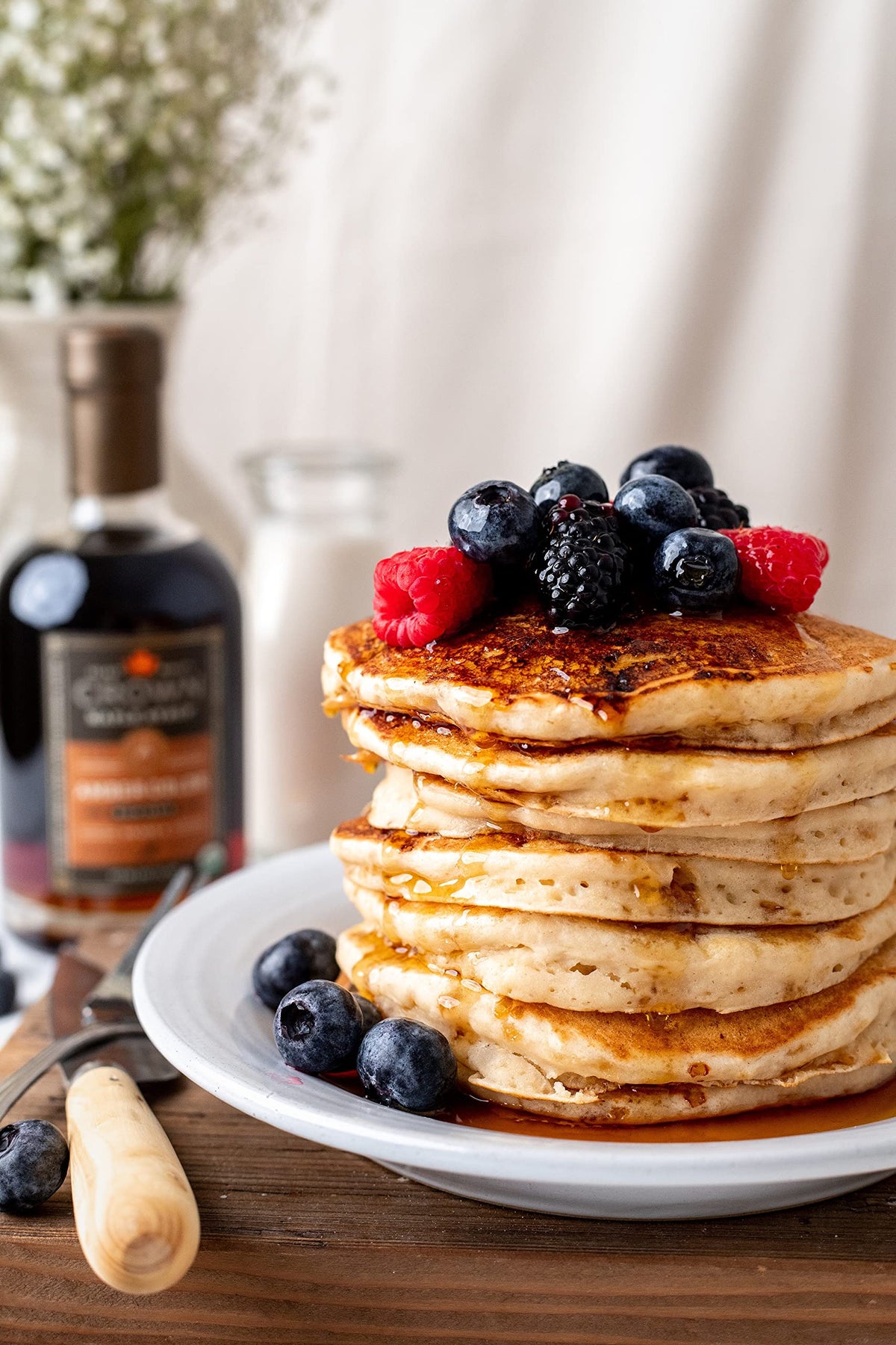 Crown Maple tea-coffee-pour drizzle adds subtle warmth to beverages.