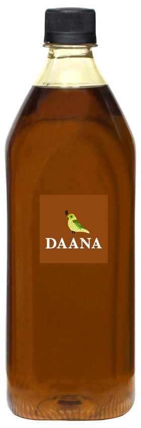 Daana mustard oil bottle pour, smooth texture for sautéing and frying.