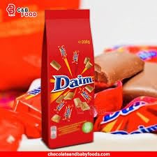 Daim close-up reveals caramelized toffee crunch in milk chocolate