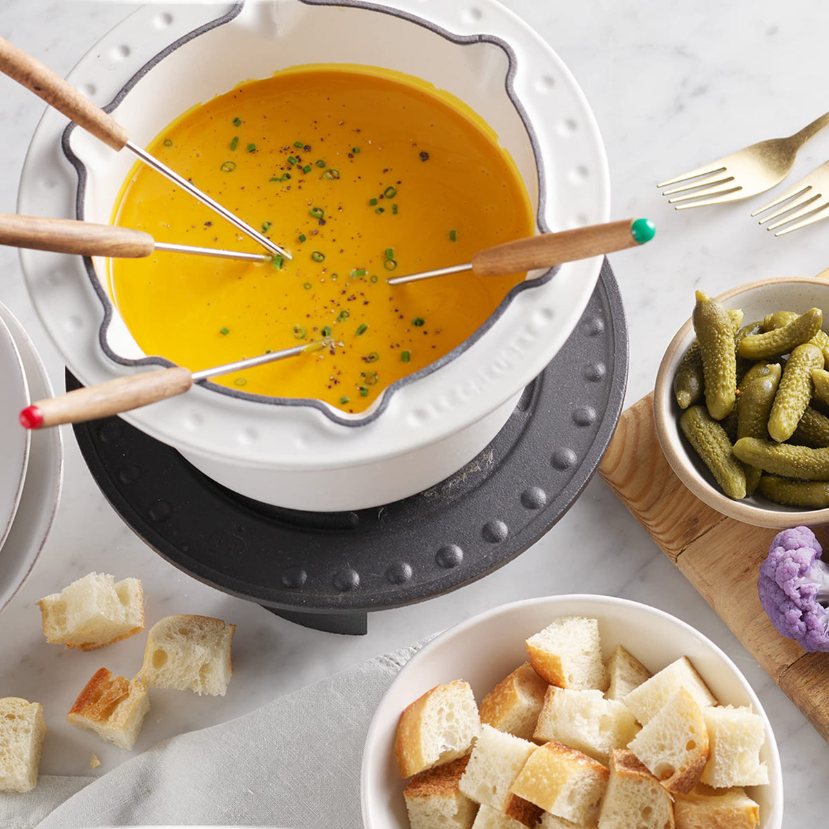 Non-GMO Daiya Alfredo sauce underlines clean-label appeal.