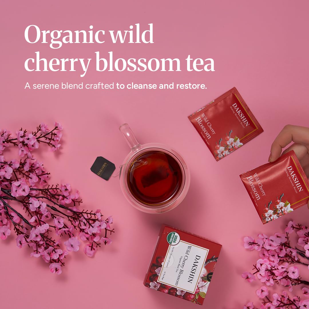 DAKSHIN Rooibos Chamomile blend close-up highlighting natural aromas.