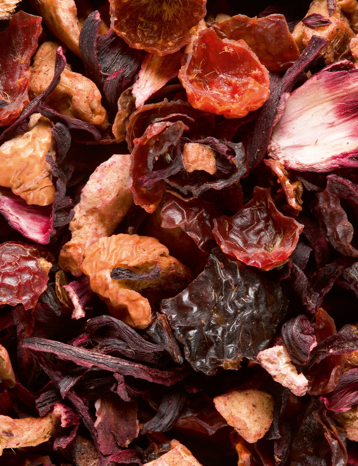 Close-up of Nuit d'été tea cup highlighting hibiscus and berry flavors.