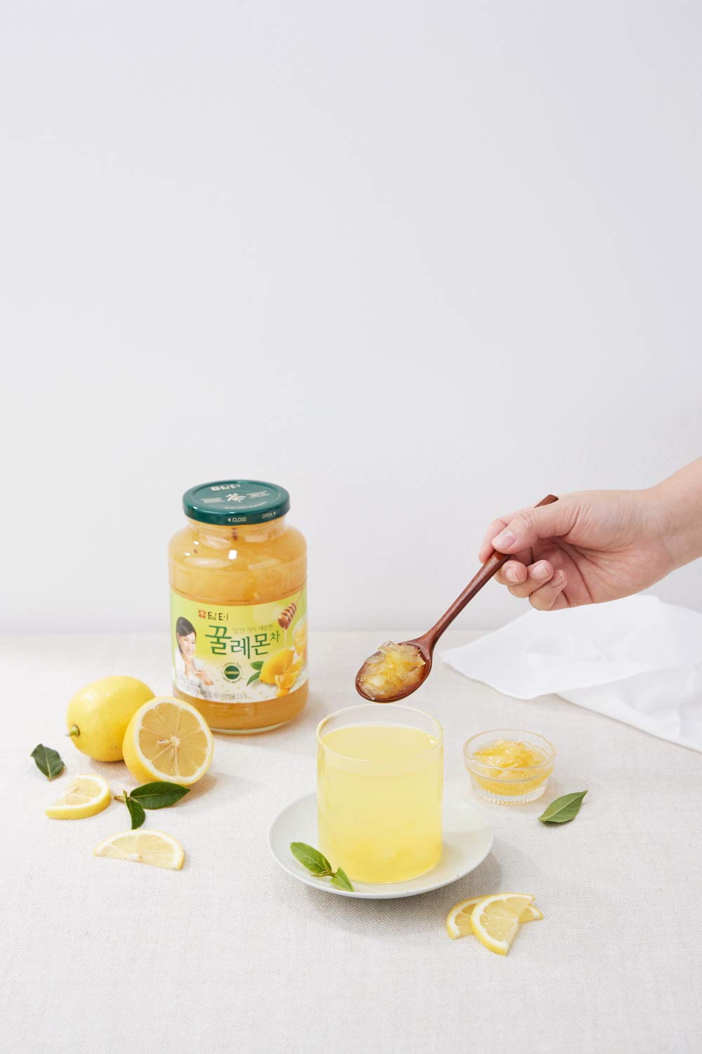 Damtuh lemon marmalade spread on toast for a zesty breakfast.