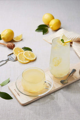 Damtuh marmalade sweetness in sparkling water for a light, refreshing drink.