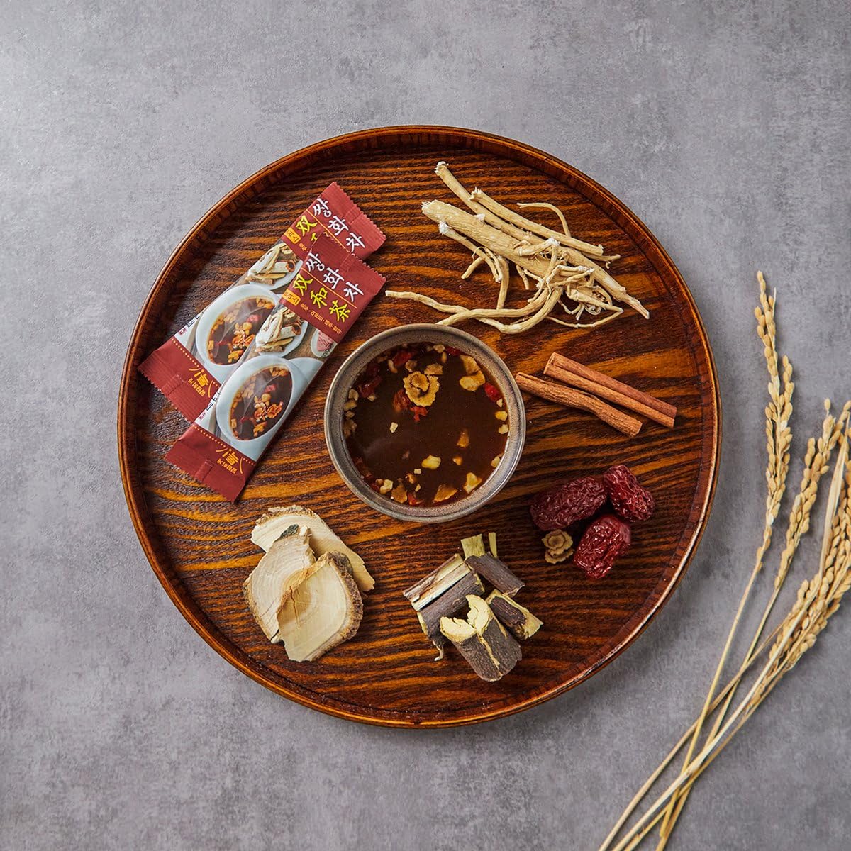 Damtuh Ssanghwa Tea box and mug showcasing traditional Korean heritage.