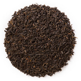 Davidson's Yunnan Black loose leaf brew in a cup, full-bodied with a peppery finish.