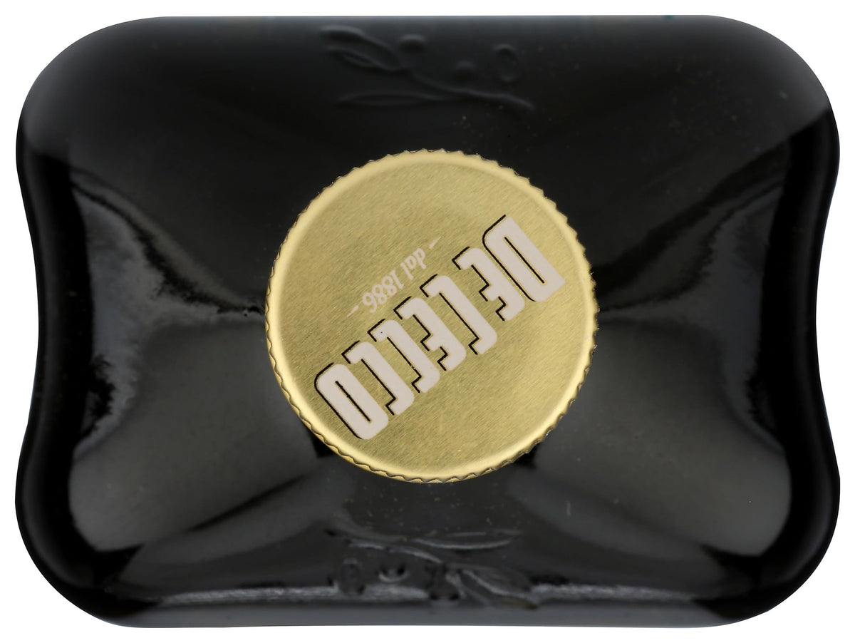 Close-up of De Cecco Classico label showing Italian origin and cold extraction