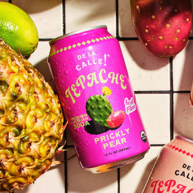 De La Calle Tepache mocktail serve demonstrates a vibrant, alcohol-free beverage option.