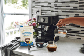DelighTeas Organic Coffee Alternative close-up emphasizes digestive-friendly root botanicals.