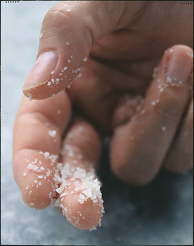 Diamond Crystal Kosher Salt hollow-flake close-up highlights light texture.