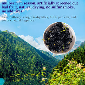 DOZO mulberries soak in hot water; gentle infusion boosts ruby-colored tea aroma.