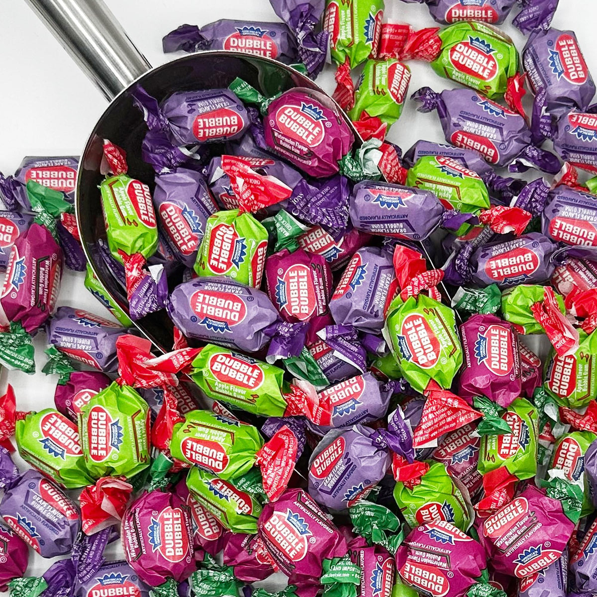 Dubble Grape gum pieces deliver a fruity, lasting chew.