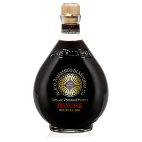 Due Vittorie Oro Gold balsamic bottle pour showing versatility in flavor enhancement