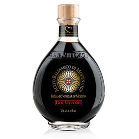 Due Vittorie Oro Gold bottle with cork pour, perfect for finishing dishes.