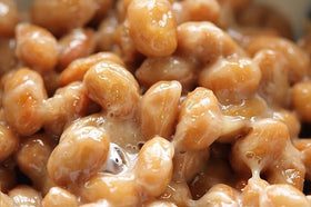 DUHOGO Natto powder label texture highlighting natural fermentation and authenticity.