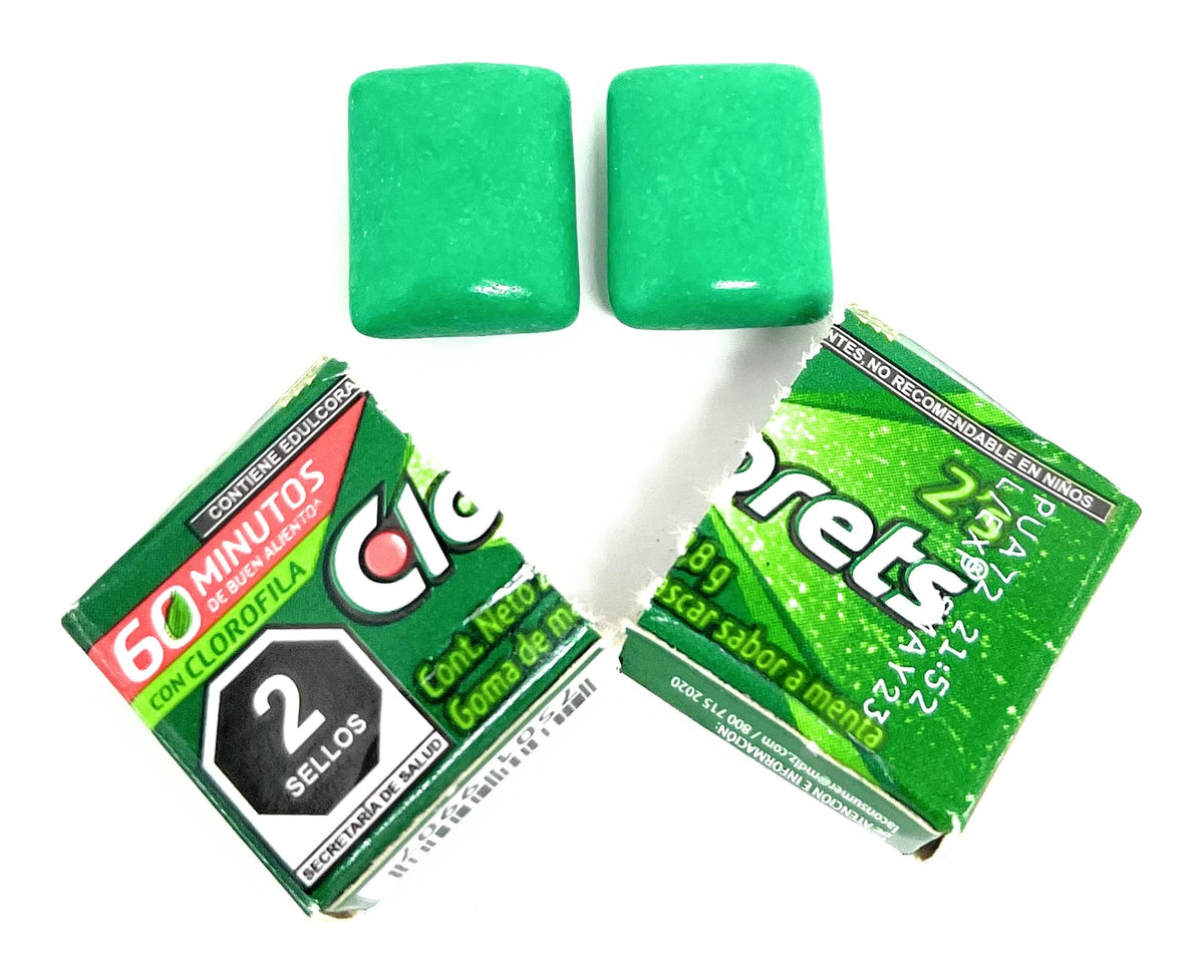 Dulces Tortugita Clorets mint gum 60-pack side view, ideal on the go breath boost.