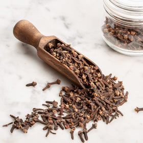 Earthborn Elements Pure Undiluted cloves contain no additives for authentic cooking.